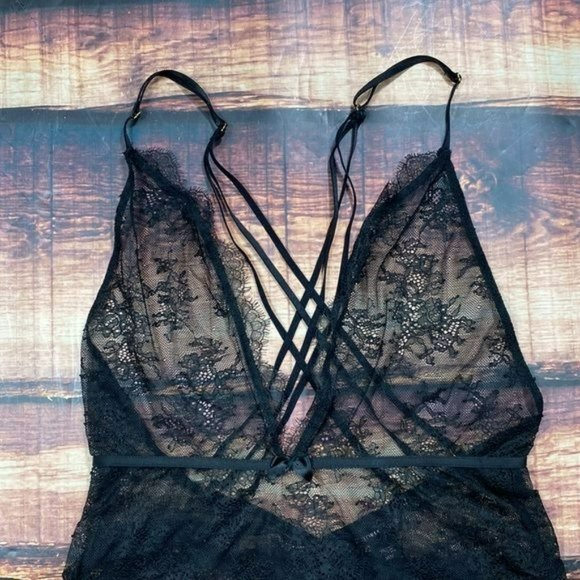 RELISTED Victorias Secret Chantilly Lace Strappy Teddy Lingerie - Picture 2 of 9
